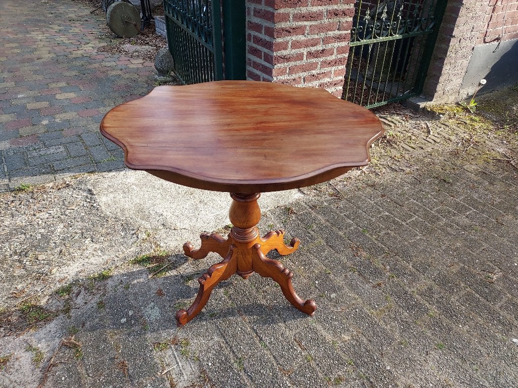 Biedermeier mahonie ovaal geschulpte bijzettafel., Antiek en Kunst, Ophalen