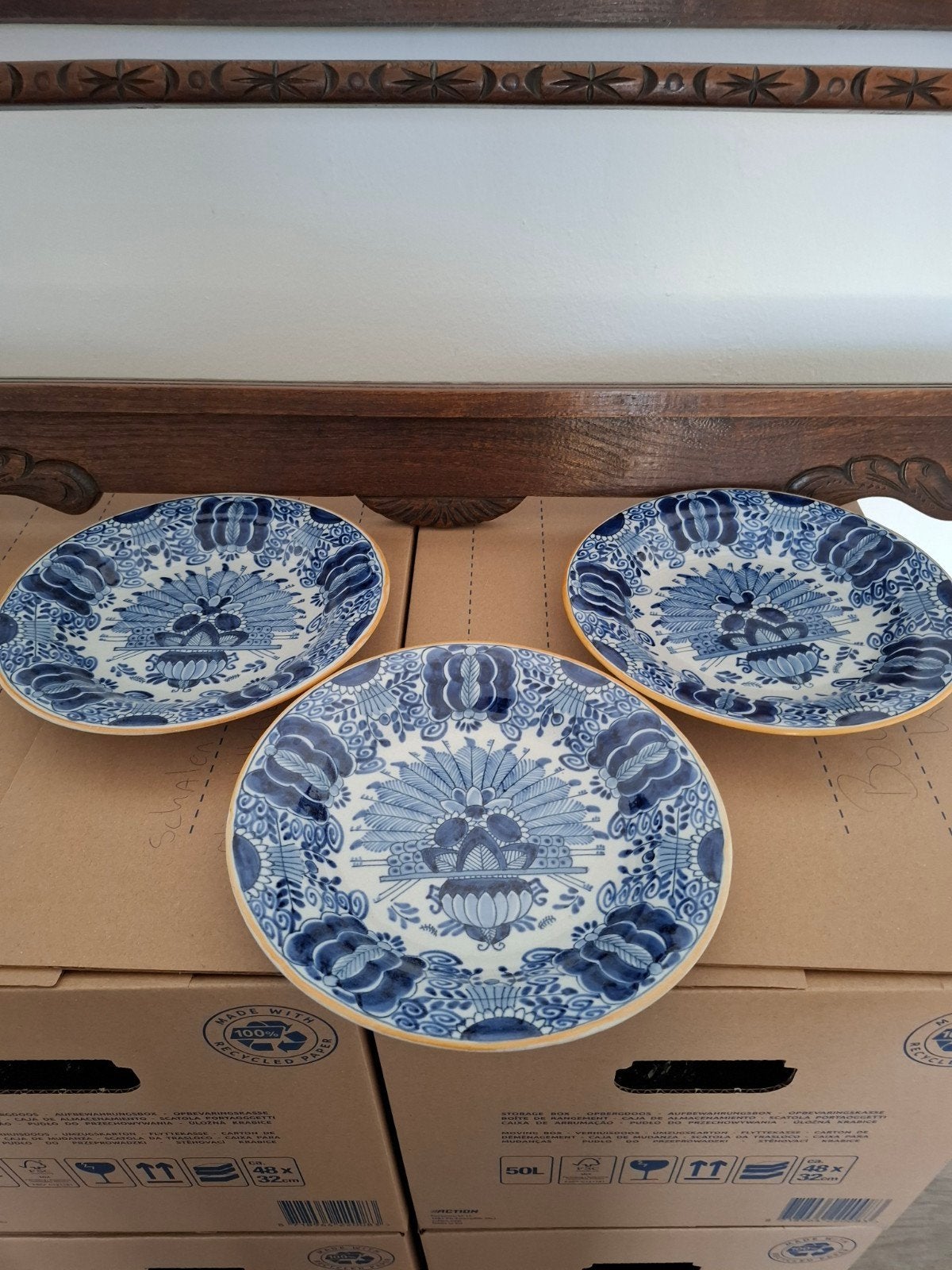 Antieke wandborden aardewerk, Ophalen