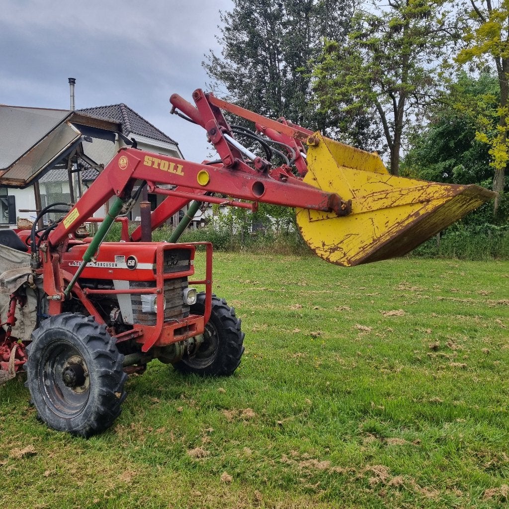 Voorlader STOLL met grondbak voor Massey Ferguson, Ophalen, Glastuinbouw