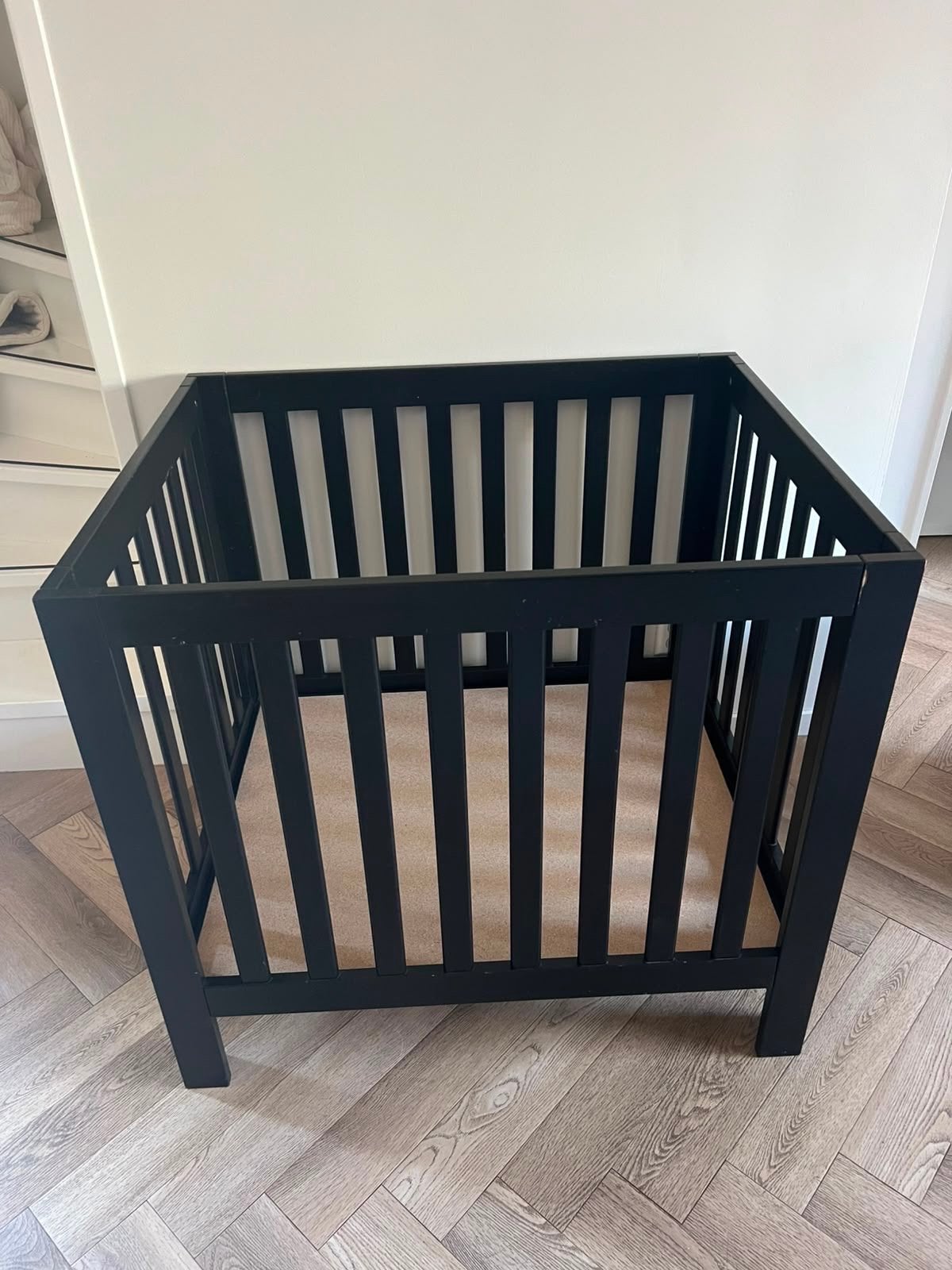Zwarte houten box, in hoogte verstelbaar, Kinderen en Baby's, Boxen, Ophalen, Gebruikt, Rechthoekig, In hoogte verstelbaar