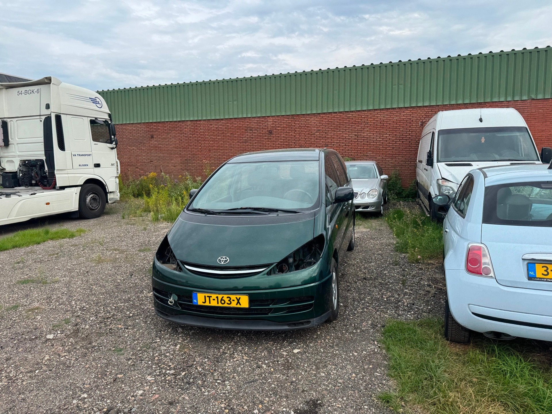 Toyota Previa 2.0 D4-D Luna MOTOR DEFECT!, Auto's, Toyota, Voorwielaandrijving, 4 cilinders, 116 pk, 14 km/l