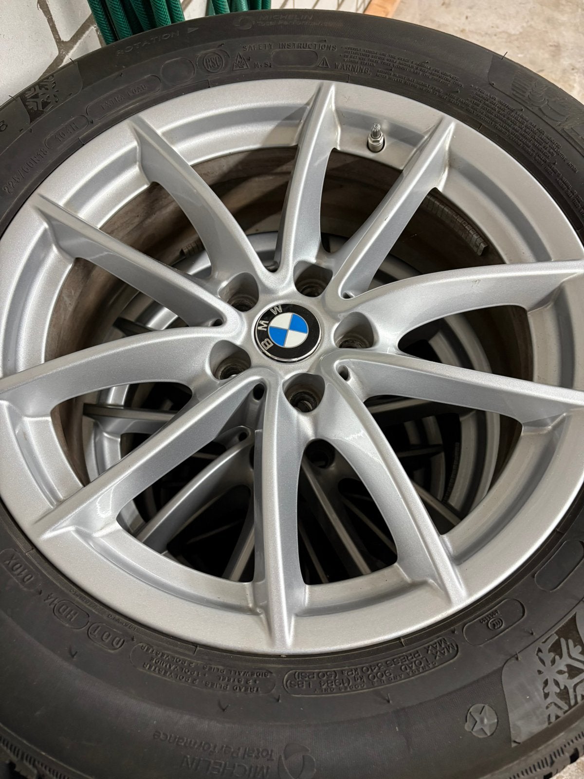 BMW 18 inch  Michelin Alpine winterbanden profiel ruim 6 mm, Ophalen, 18 inch, Banden en Velgen, Winterbanden