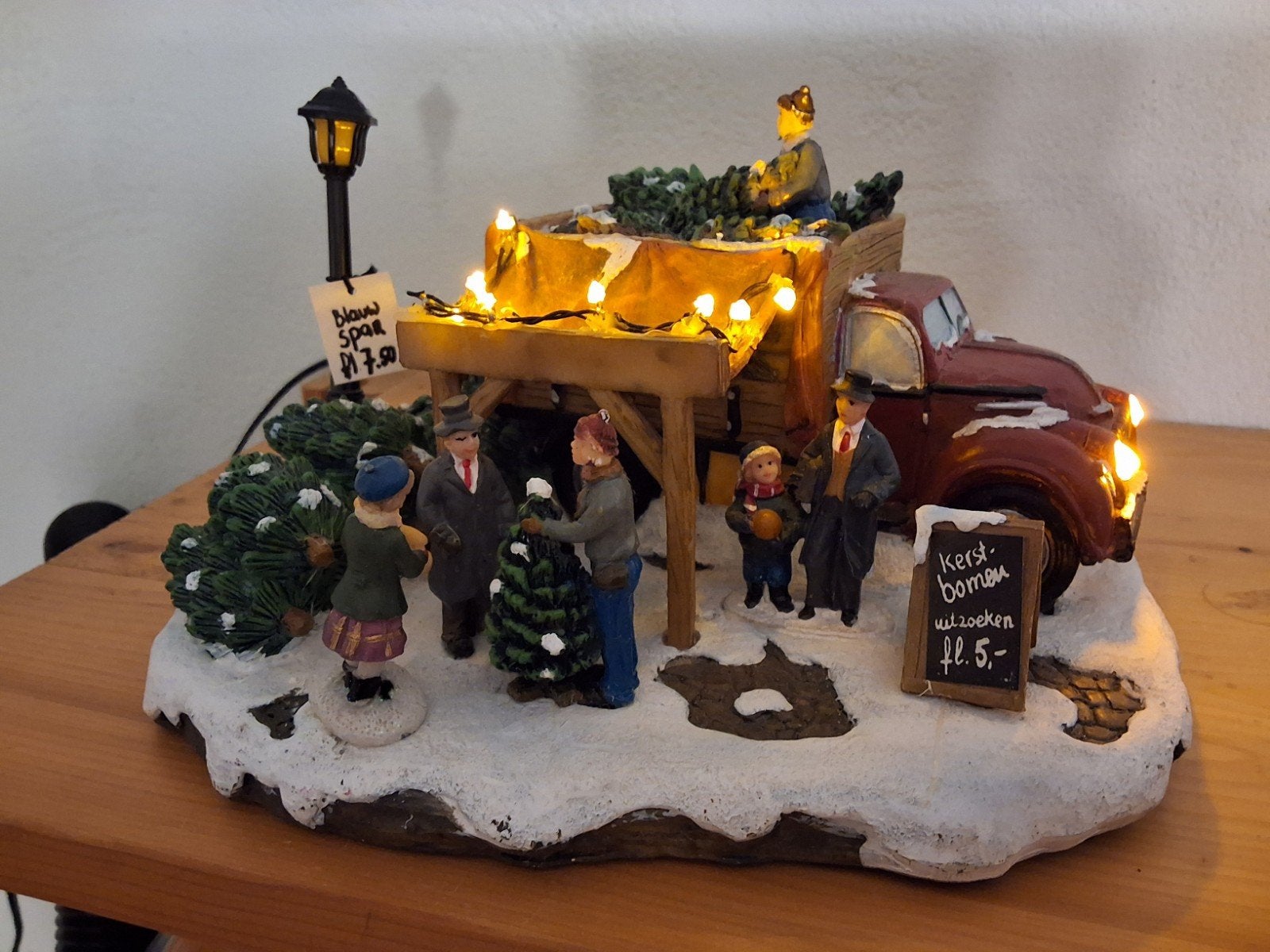 Typisch Hollands de Kerstbomenverkoop kerstdorp, Ophalen of Verzenden