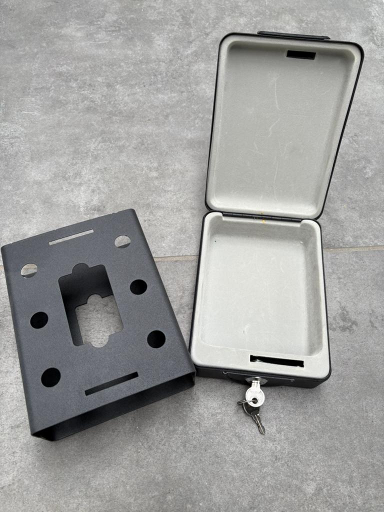 Kluisje voor camper autocaravan met slede staal 203x157x75mm, Caravans en Kamperen, Ophalen of Verzenden, Zo goed als nieuw