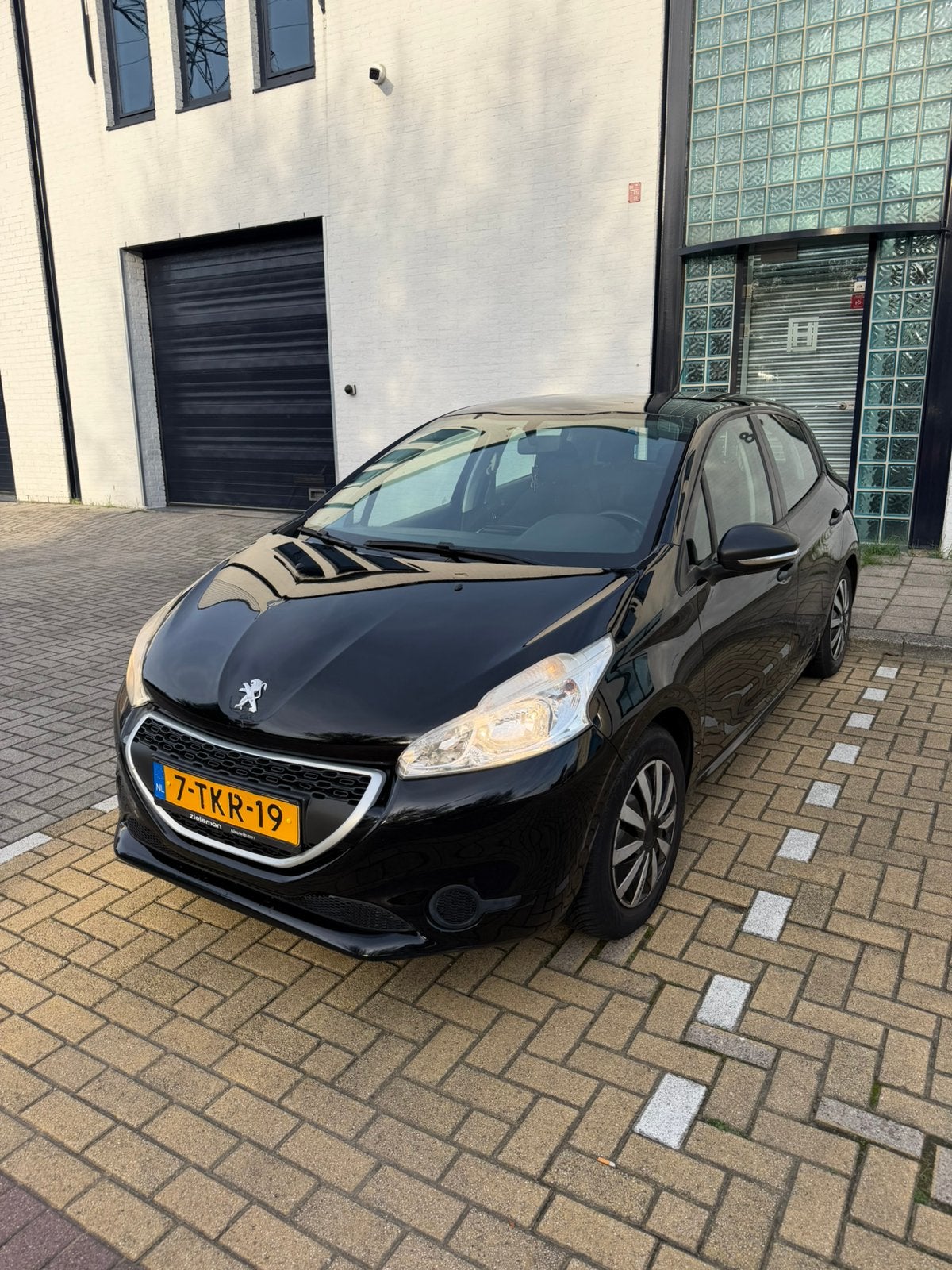 Peugeot 208 1.0 VTI 50KW/68PK 5-D 2014 Zwart, Voorwielaandrijving, 450 kg, 31 €/maand, Origineel Nederlands