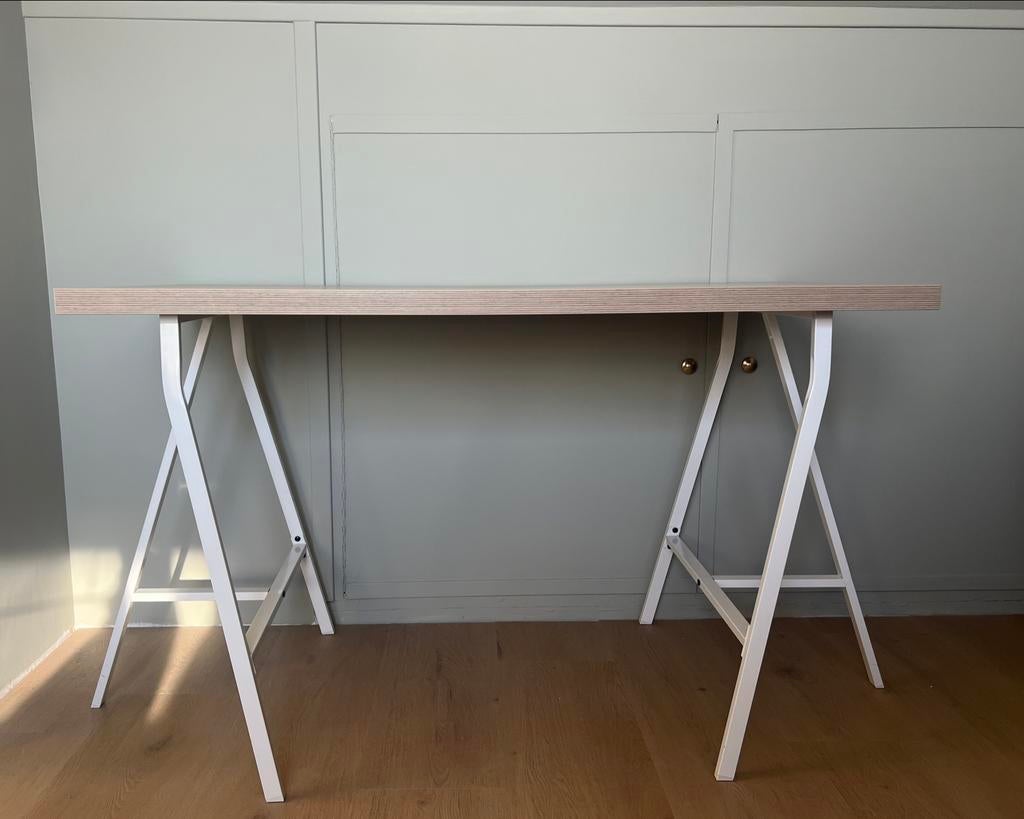 IKEA bureau (lijkt op HAY loop stand design), Huis en Inrichting, Bureaus, Gebruikt, Overige typen, IKEA, Modern, Hout, Wit, Demontabel