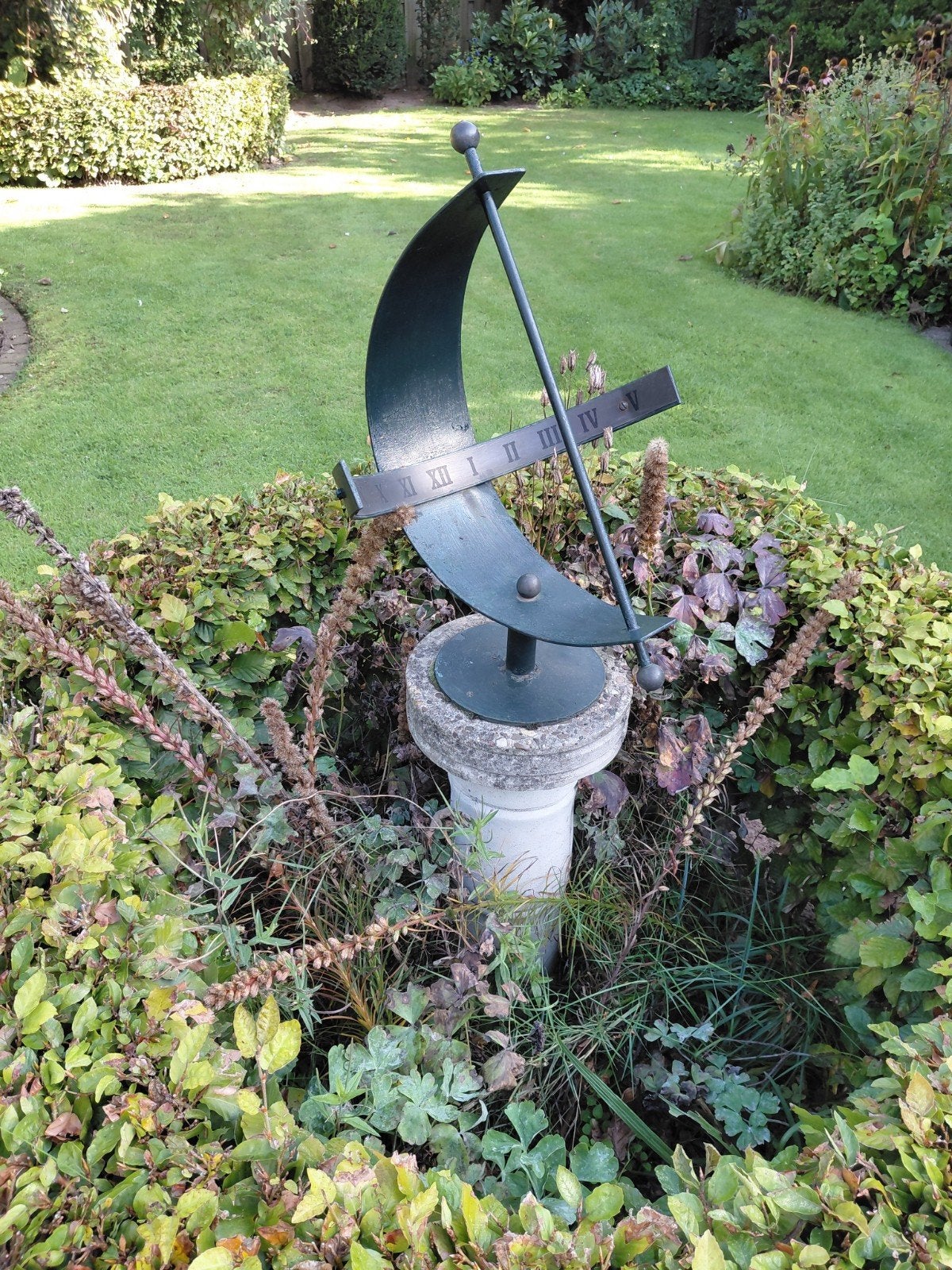 Zonnewijzer met betonnen sokkel, Tuin en Terras, Ophalen, Gebruikt