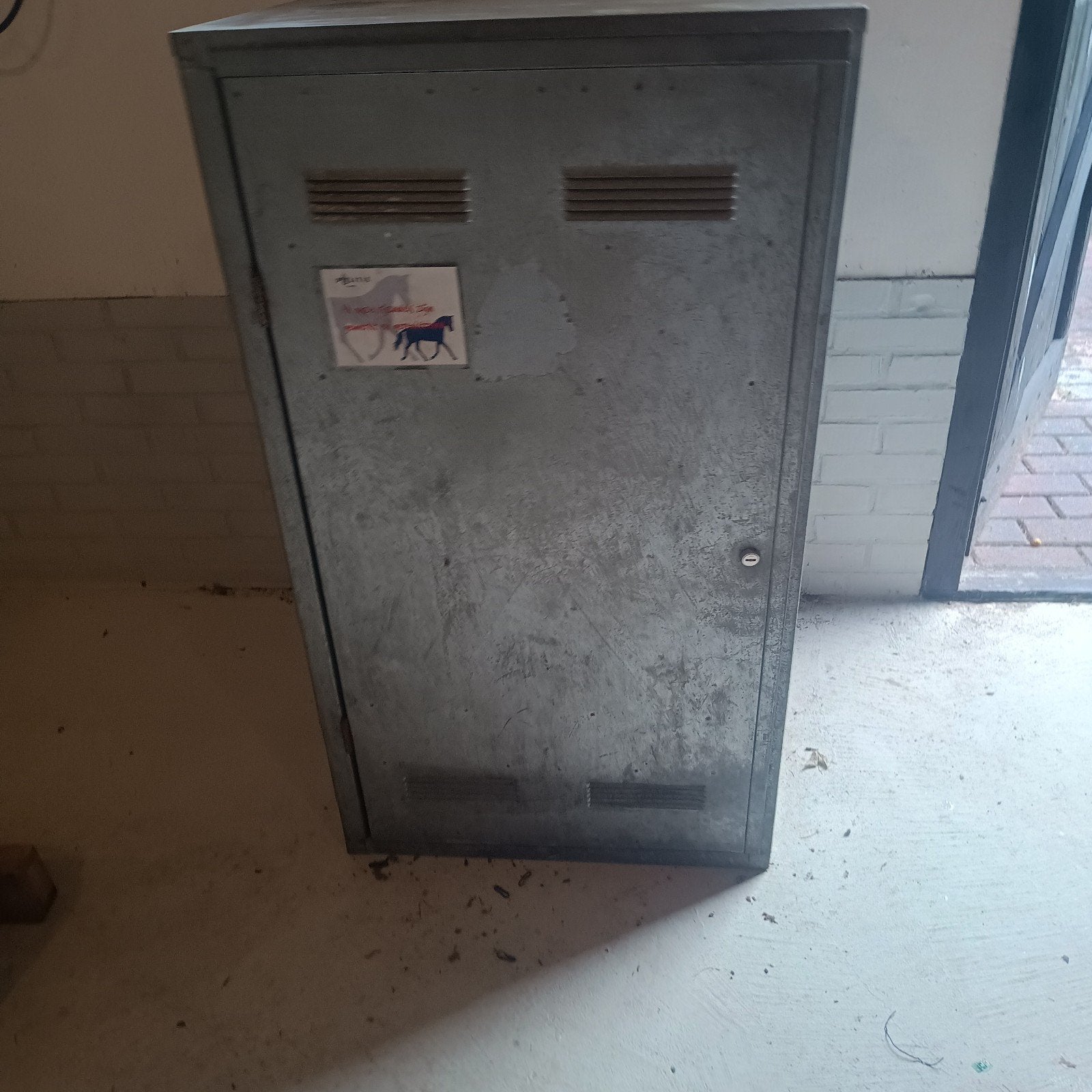 Metalen zadelkast, Ophalen, Gebruikt