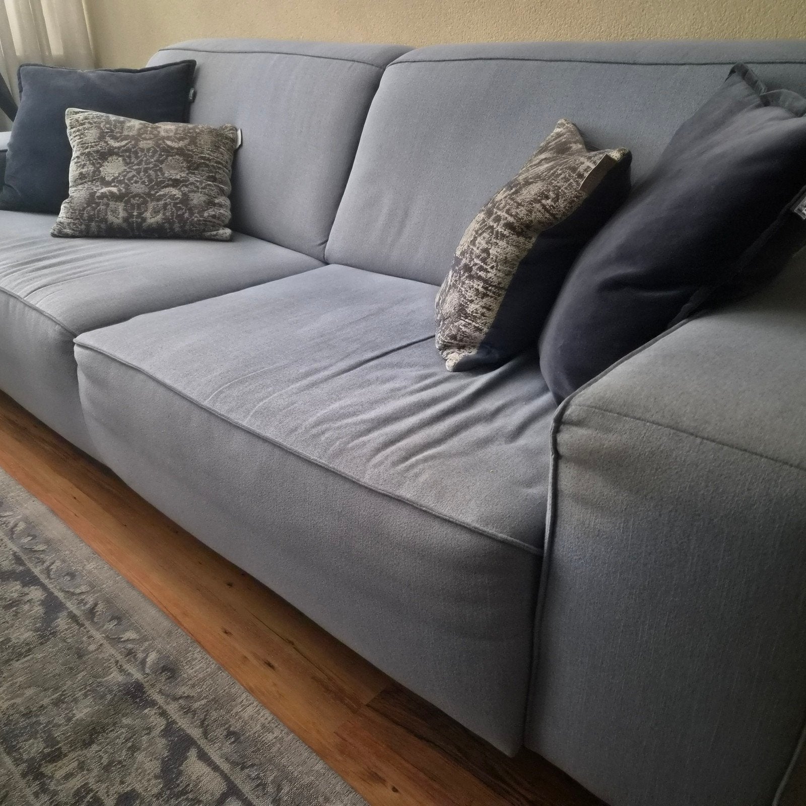 Comfortabele lichtblauwe stoffen bank - 3-zits, Ophalen, Gebruikt, Driepersoons, 75 tot 100 cm