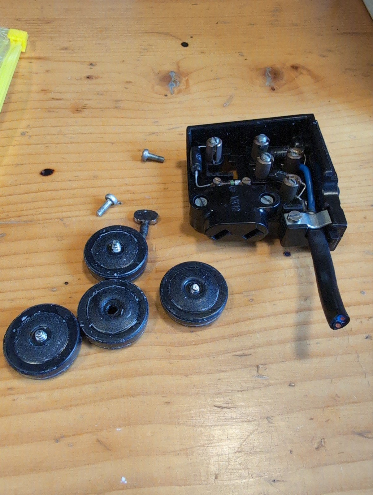 Husqvarna 4010 pootjes en stroomaansluiting, Ophalen of Verzenden, Gebruikt, Naaimachine, Husqvarna