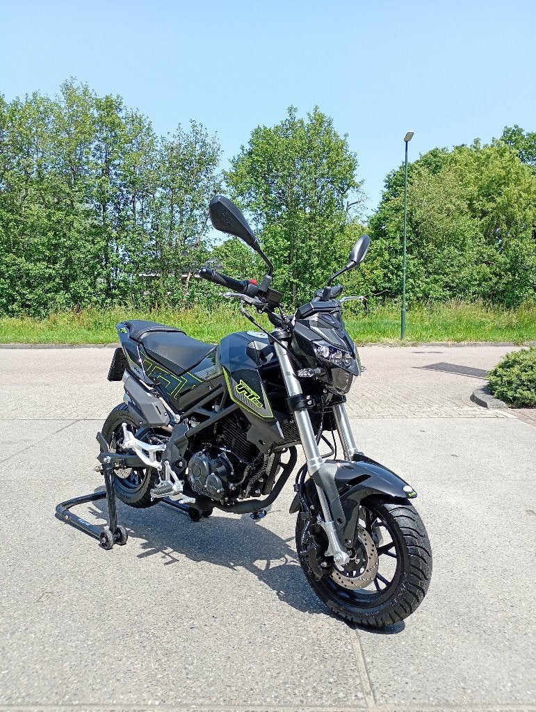 BENELLI TNT (Zo Goed Als Nieuw), Ophalen, Zo goed als nieuw, 5 versnellingen, Benelli