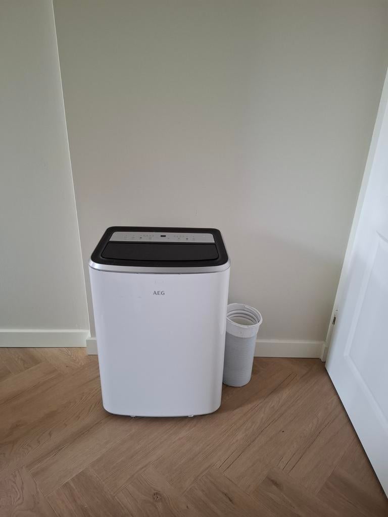 AEG AXP26U338CW Mobiele Airco - Krachtige Koeling, Witgoed en Apparatuur, Ophalen, Koelen en Ontvochtigen, Timer, 3 snelheden of meer