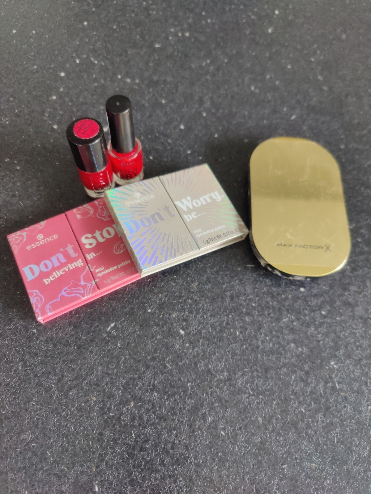 Nieuwe make-up set: oogschaduwpaletten en nagellak, Sieraden, Tassen en Uiterlijk, Ophalen of Verzenden, Nieuw, Handen en Nagels