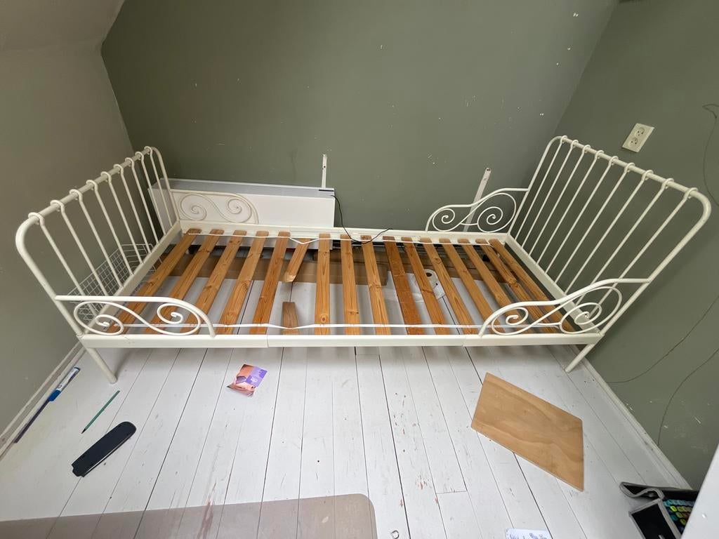 Ikea, Wit metalen uitschuifbed, gratis af te halen, Ophalen, Gebruikt, 180 cm of meer, 85 tot 100 cm
