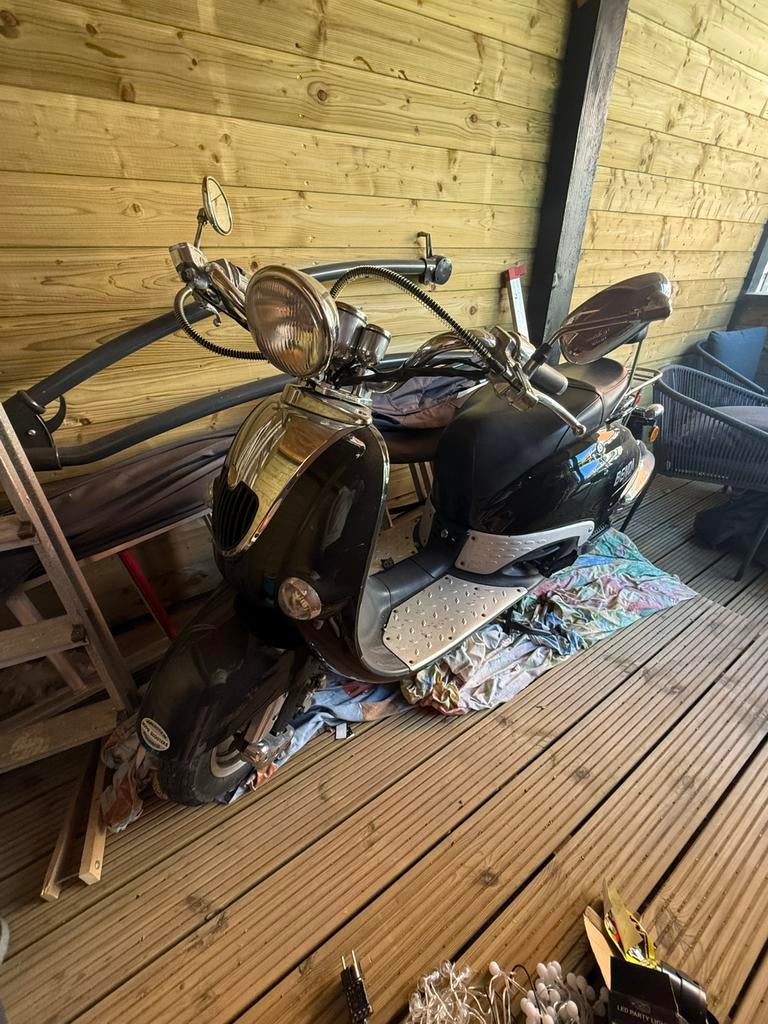 Retro scooter | Benda | lage km stand | blauw kenteken, Fietsen en Brommers, Ophalen, Gebruikt, Benzine, Overige merken