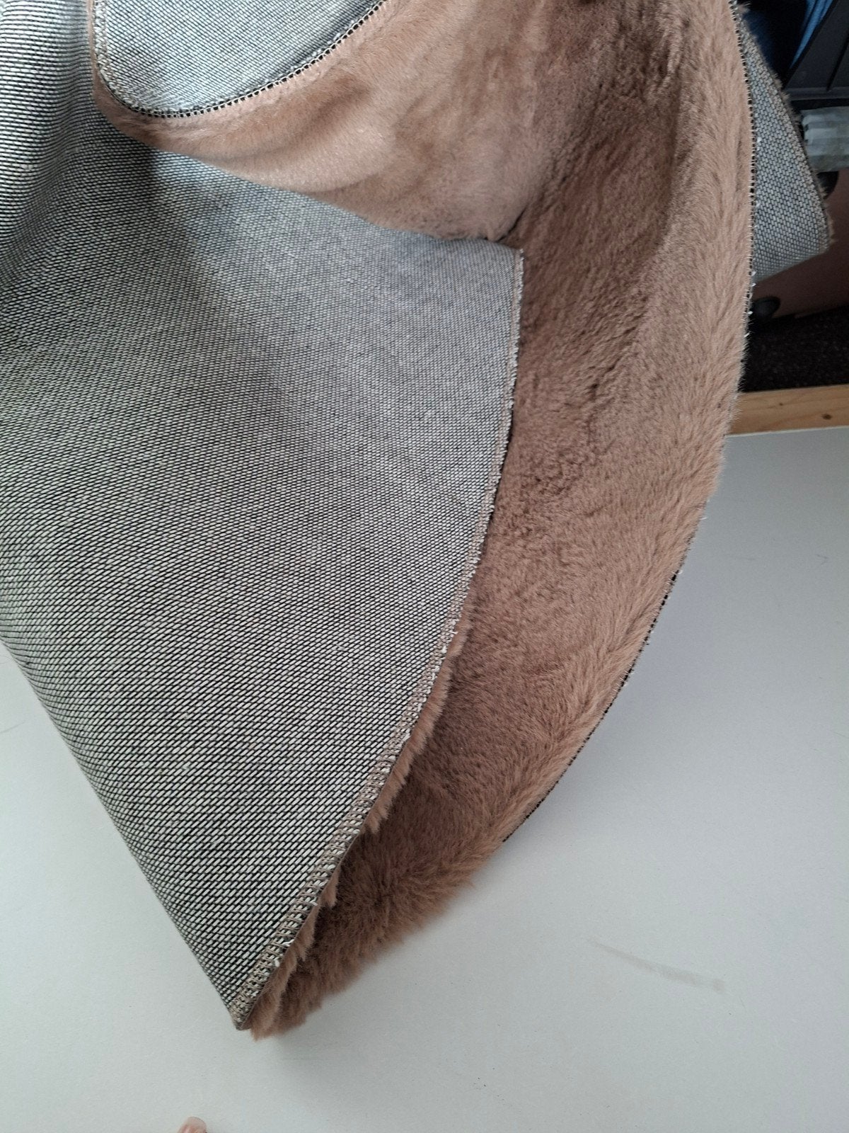 Zo goed als nieuw organisch pluche vloerkleed bruin, Huis en Inrichting, Ophalen, Bruin, 200 cm of meer, Zo goed als nieuw