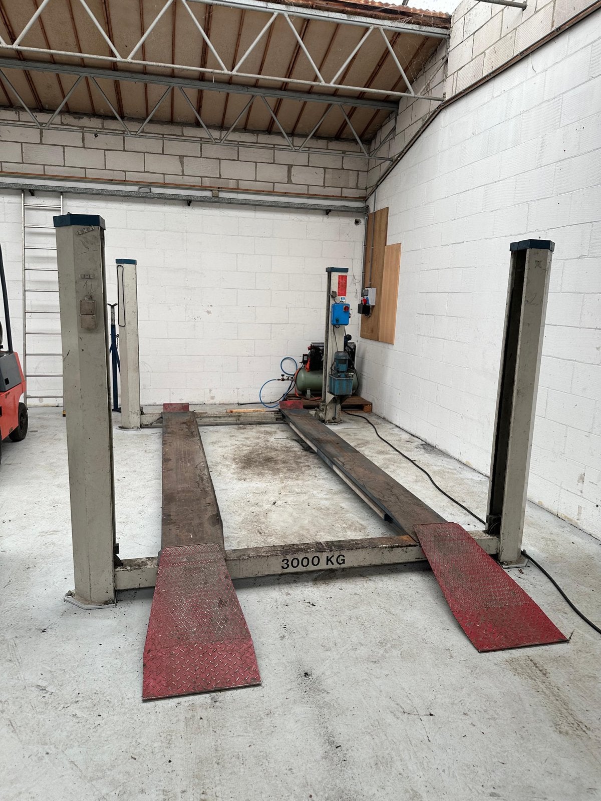4-koloms hefbrug 3000 kg incl. steunen – werkend, Auto diversen, Autogereedschap, Ophalen, Gebruikt