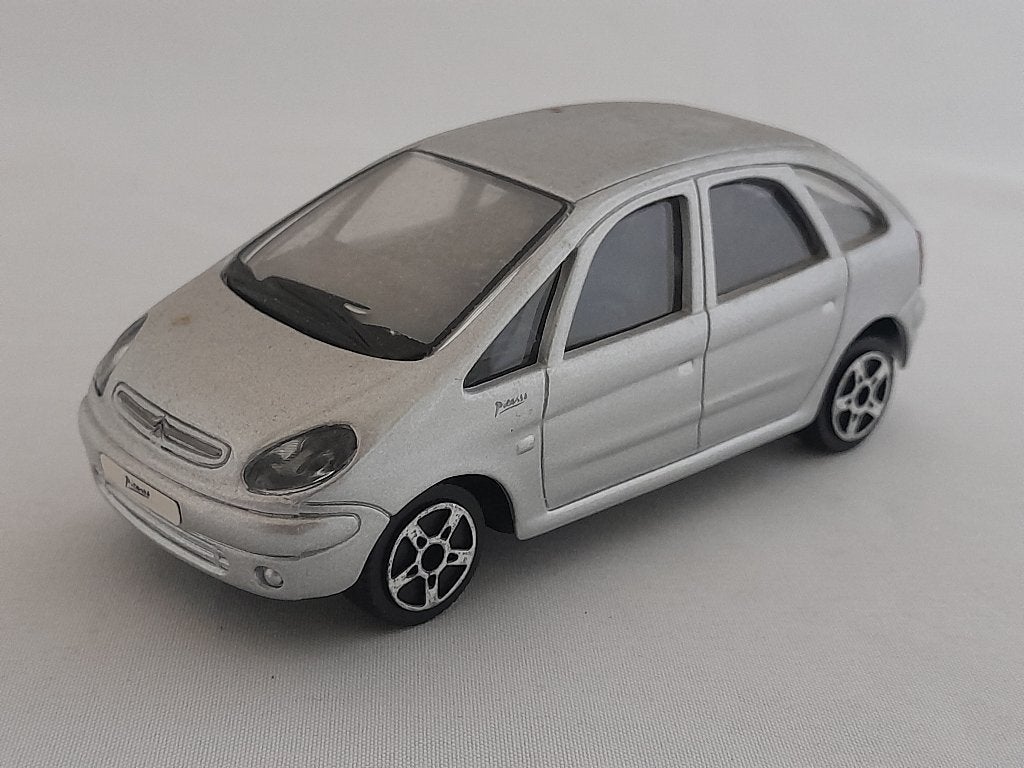 Citroën Xsara Picasso; 1:43 van Maisto, Hobby en Vrije tijd, Ophalen of Verzenden, Zo goed als nieuw, Auto, Overige merken
