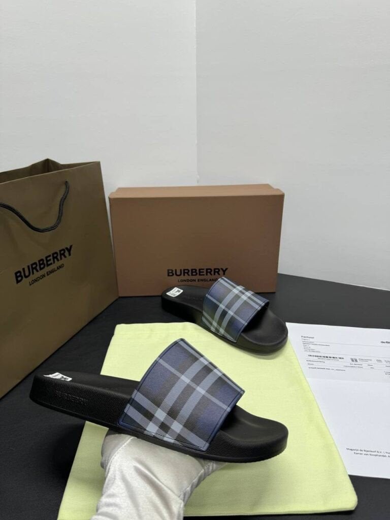 Burberry Check Slippers, Ophalen of Verzenden, Nieuw, Blauw