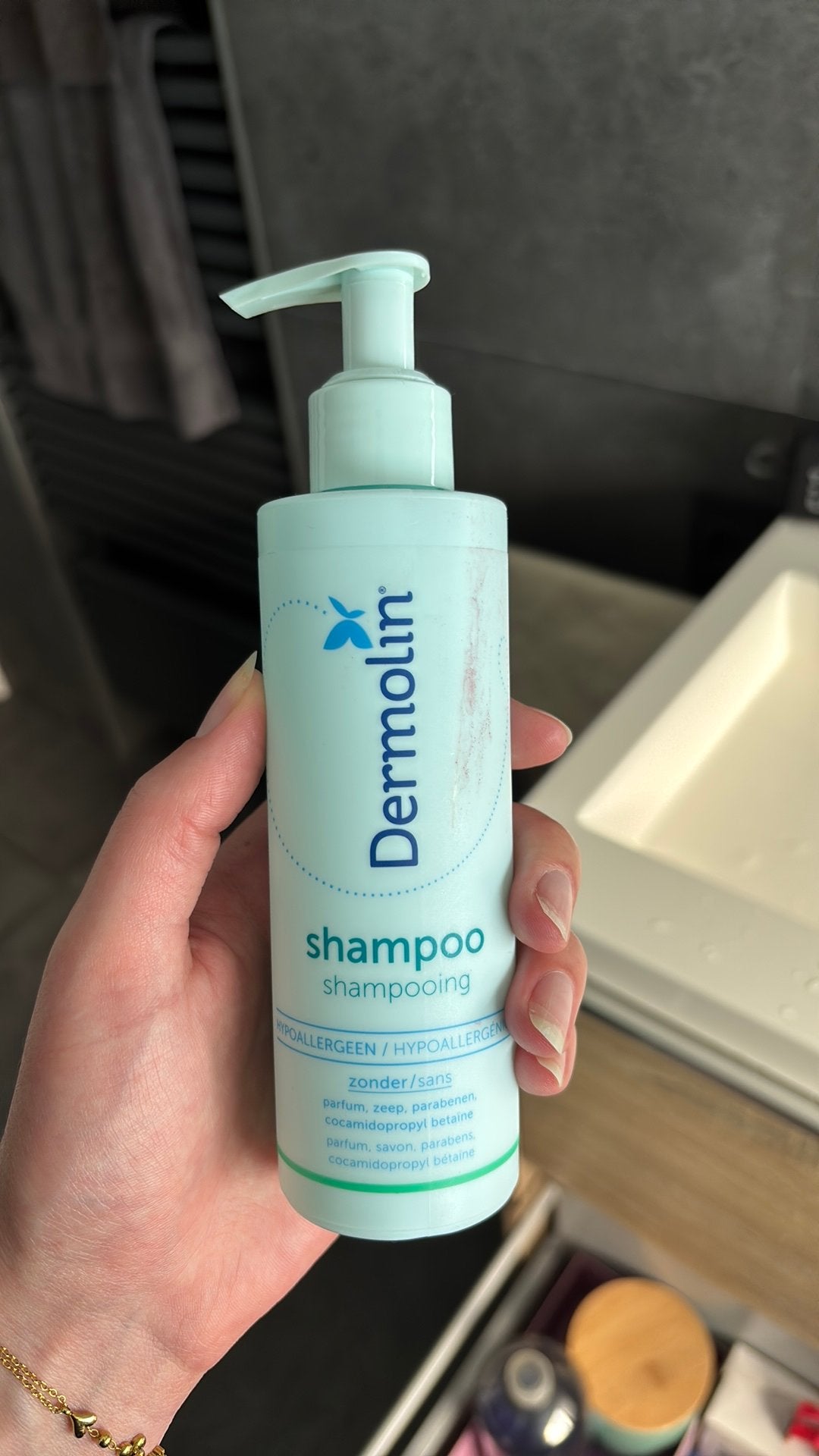 Dermolin Shampoo, Ophalen of Verzenden, Zo goed als nieuw, Shampoo of Conditioner