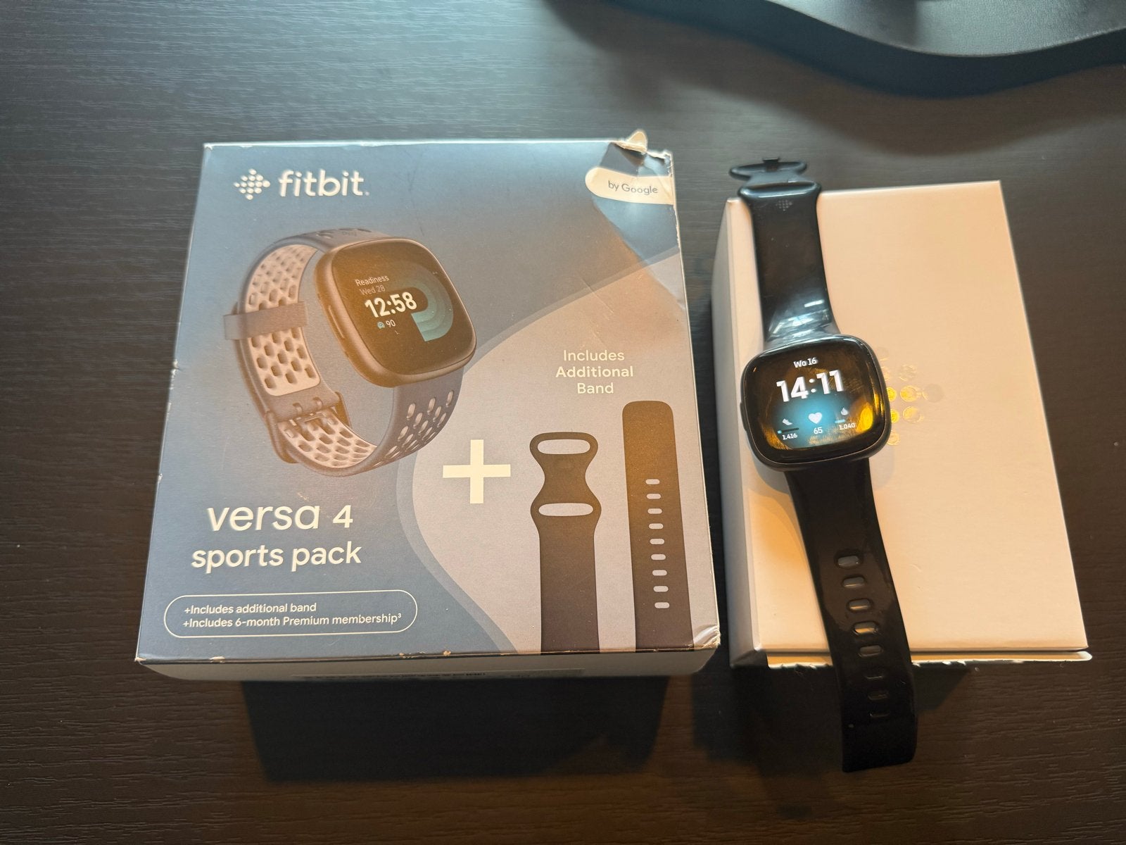 Fitbit Versa 4 Sports Pack, Zwart, Ophalen of Verzenden, Waterdicht, Android