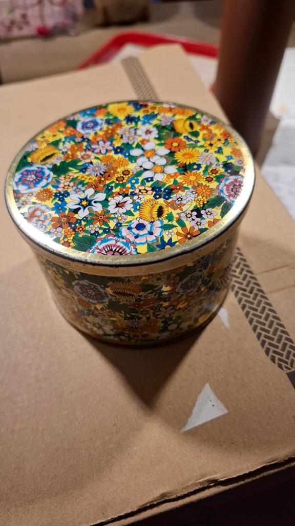 Jaren zeventig engels blikje bloemen baret ware container, Ophalen of Verzenden, Gebruikt, Overige, Overige merken
