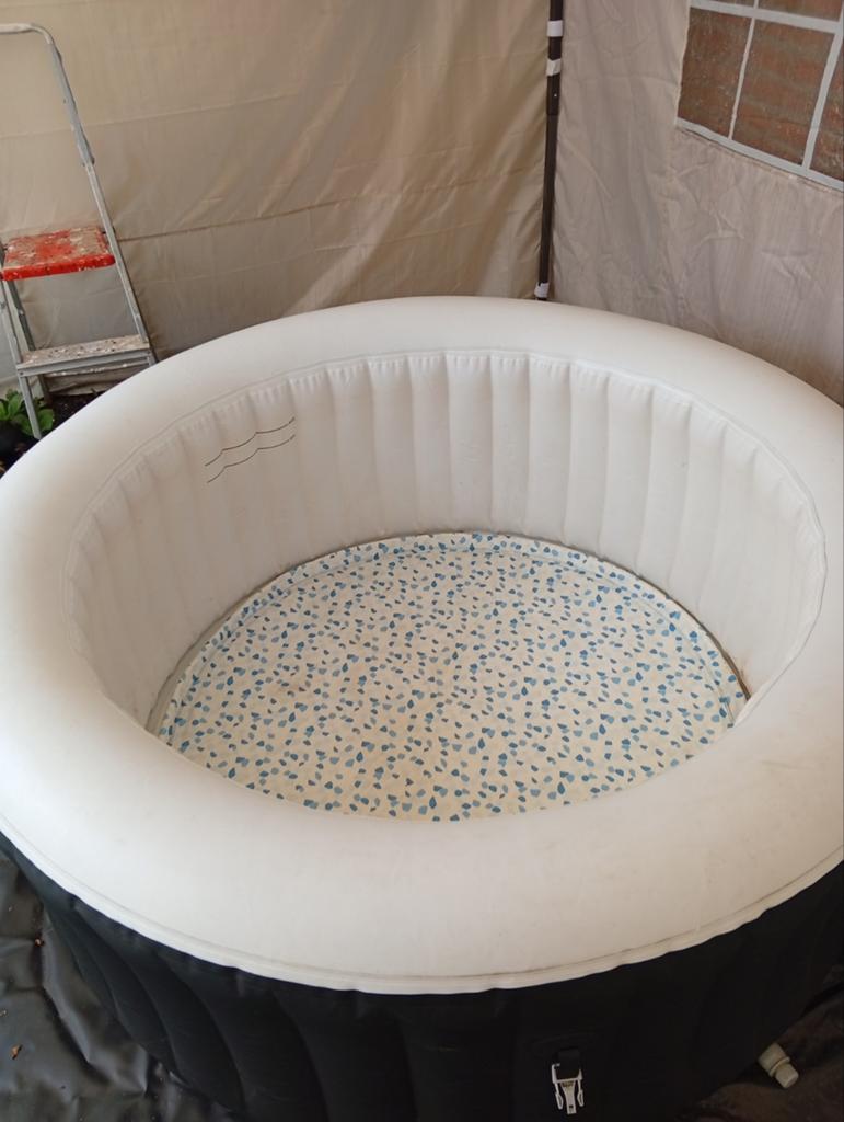 Jacuzzi, Ophalen, Zo goed als nieuw, Pomp, Opblaasbaar