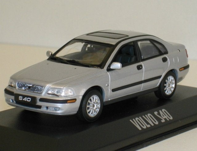 Minichamps. Volvo. S40 2000 zilvergrijs metallic 1:43 mint., Hobby en Vrije tijd, Ophalen of Verzenden, Nieuw, Auto, MiniChamps