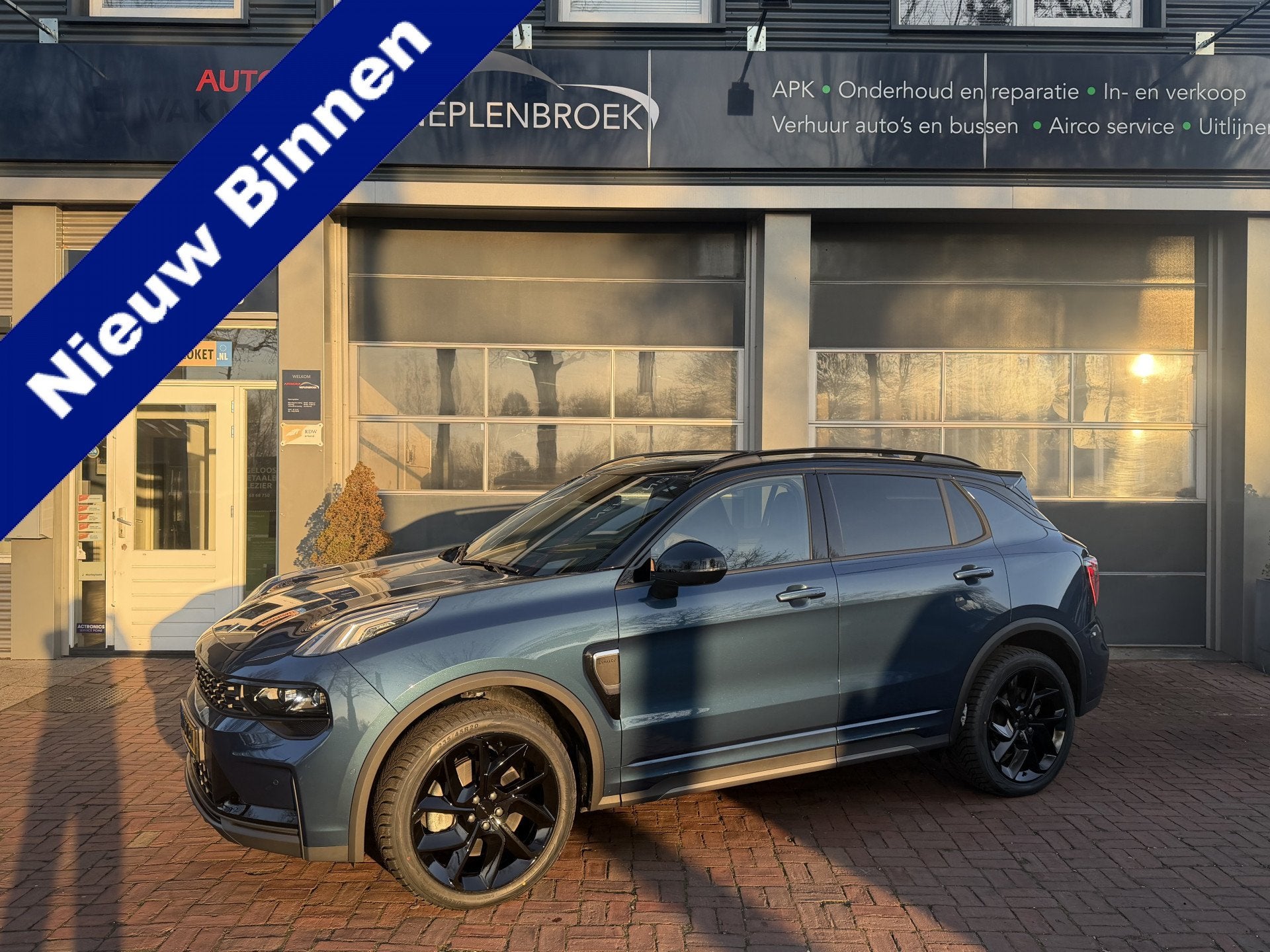 Lynk & Co 01 1.5 Plug-In Hybrid black edition 262pk Org NL 3, Auto's, Dealer onderhouden, Blauw, Origineel Nederlands, Bedrijf