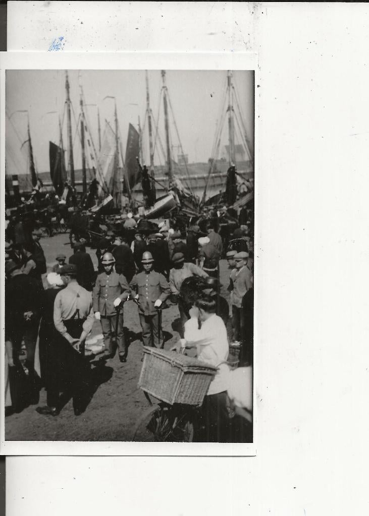 Scheveningen Haven met militairen Foto, Ophalen of Verzenden, 1920 tot 1940, Ongelopen, Zuid-Holland