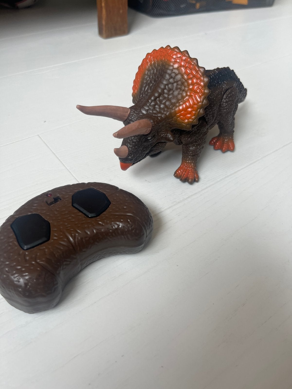 Op afstand bestuurbare Triceratops dinosaurus, Ophalen, Zo goed als nieuw, Jongen of Meisje