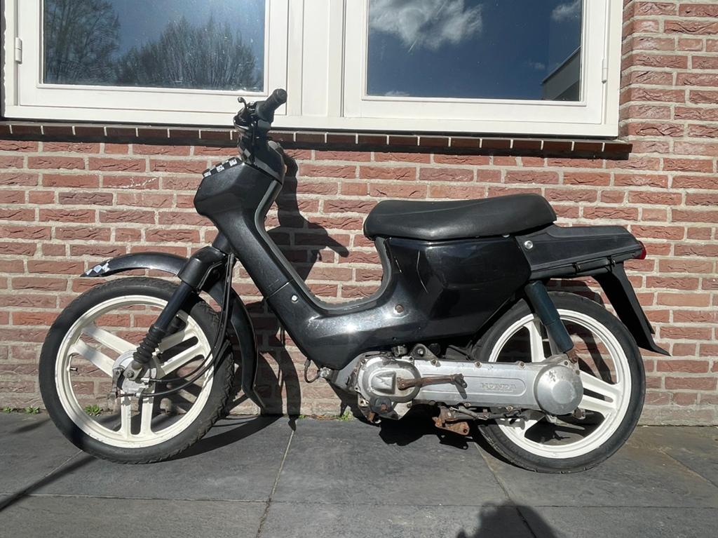 Honda wallaroo opknapper met kenteken, Fietsen en Brommers, Ophalen of Verzenden, Zo goed als nieuw, Overige modellen