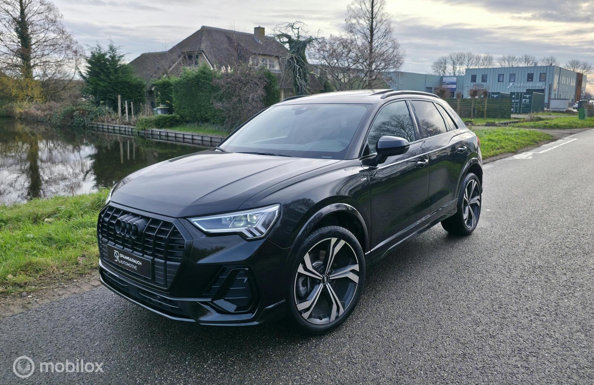 Audi Q3 40 TFSI Quattro S-Line / Pano / 360' / Carplay, Auto's, Audi, Automaat, Gebruikt, Zwart, Leder en Stof
