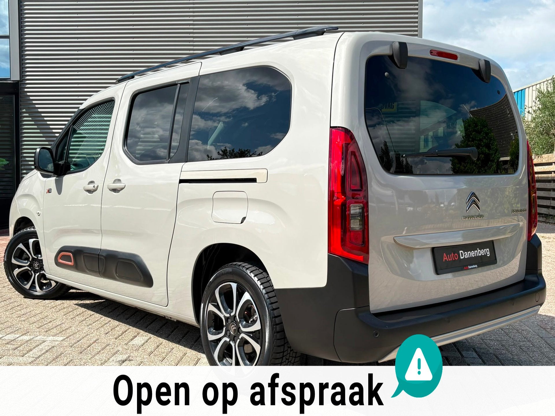 Citroen Berlingo XL 1.2 PureTech XTR GARANTIE! BOM-VOL-OPTIE, Voorwielaandrijving, 1330 kg, Zwart, Origineel Nederlands