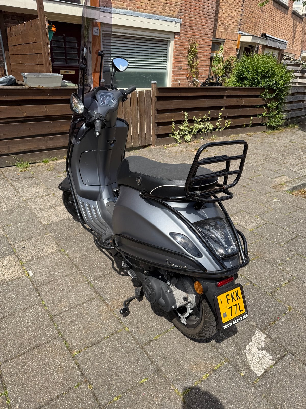 Vespa Sprint 2024 Matgrijs - 3000km, Overige modellen, Maximaal 45 km/u, Ophalen of Verzenden, Zo goed als nieuw