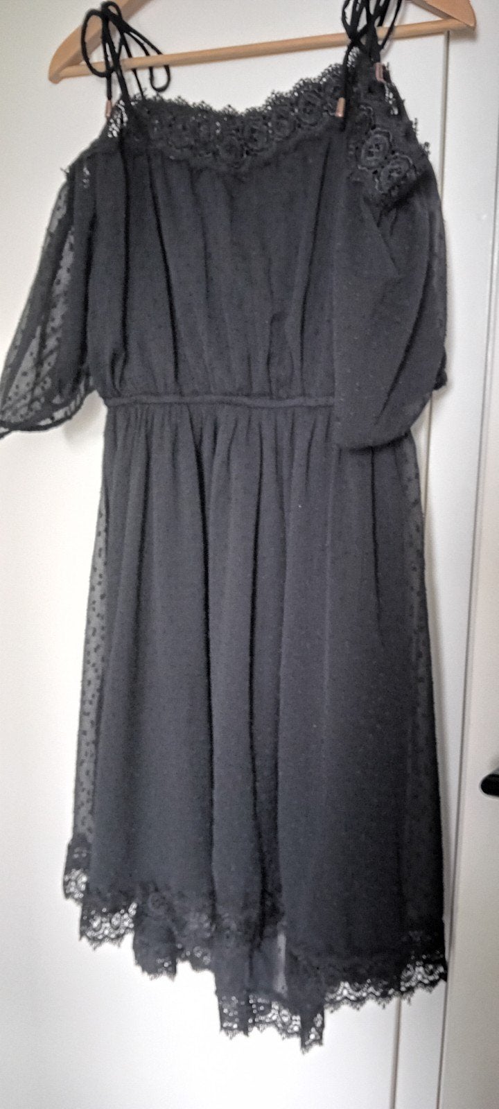 Off sholder jurk mt 42, Zwart, Maat 42/44 (L), Ophalen of Verzenden, Zo goed als nieuw
