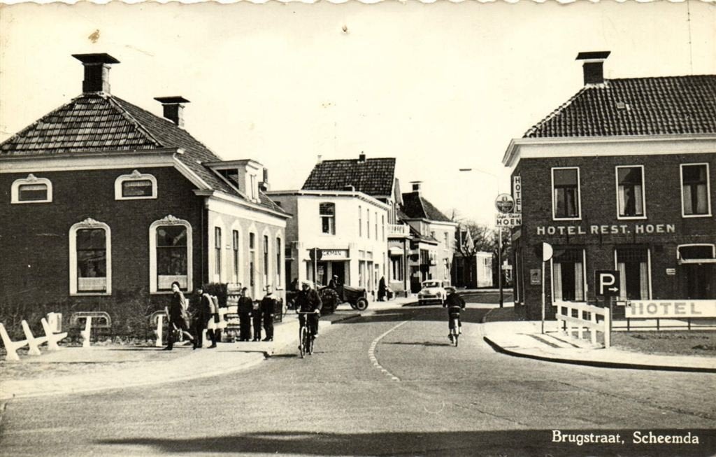 Brugstraat, Scheemda - HR Hoen - B-keus - 1965 gelopen, Verzamelen, Ansichtkaarten | Nederland, Ophalen of Verzenden, 1960 tot 1980