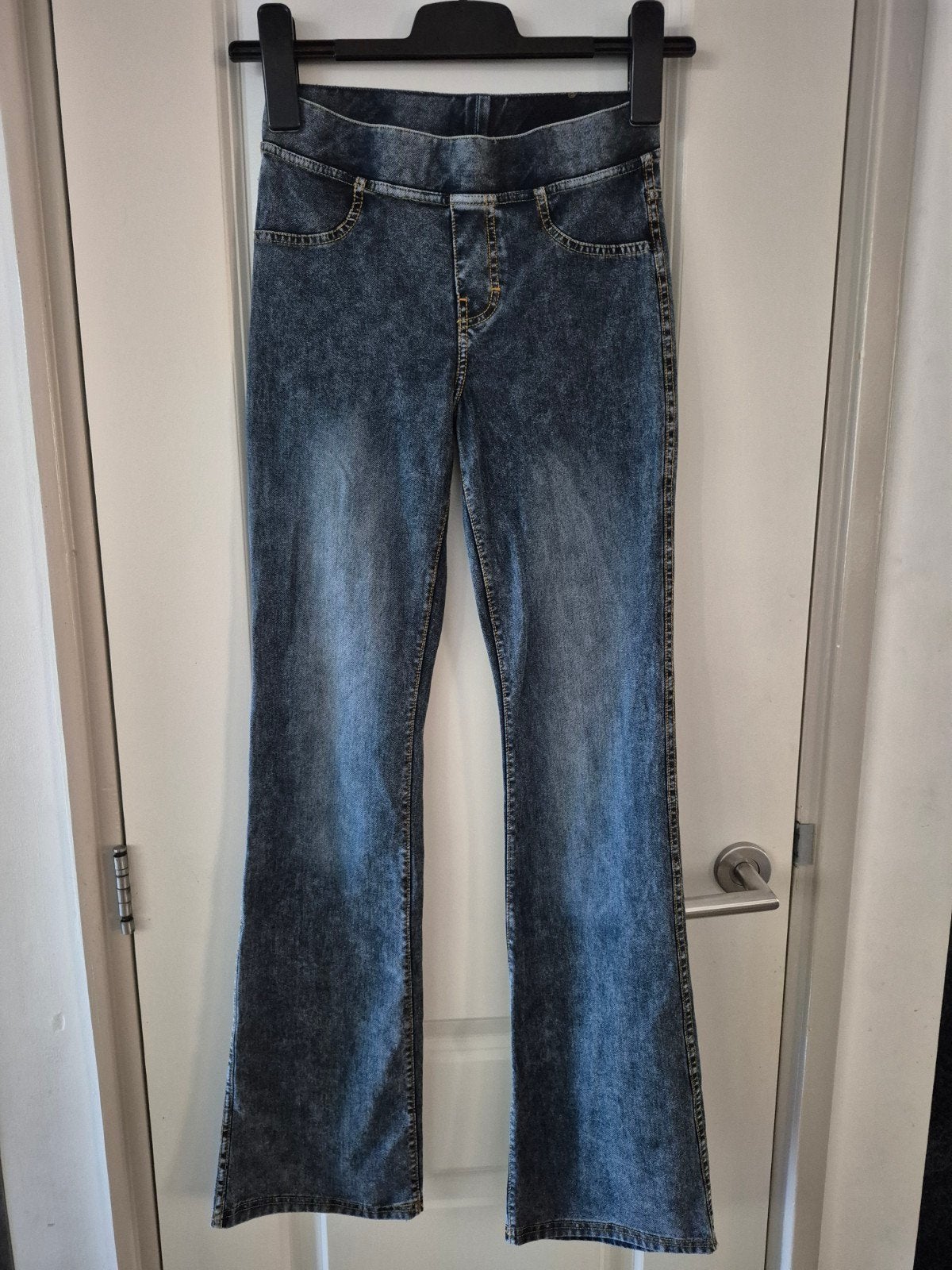 H&M jeggings legging broek donkerblauw 164 stretch

Rookvrij, Ophalen of Verzenden, Meisje