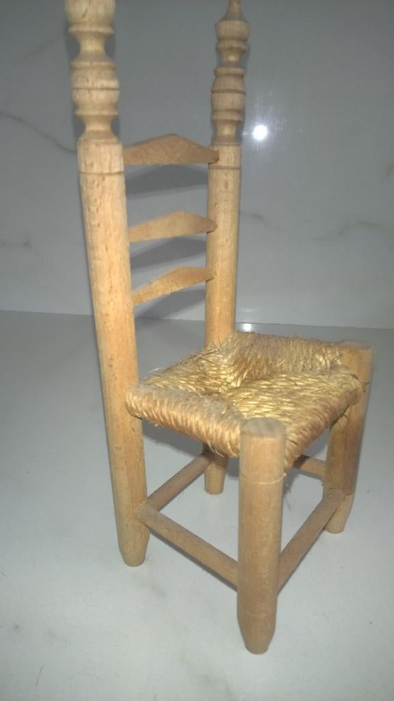 Houten stoeltje : 25 cm hoogte, Ophalen of Verzenden, Zo goed als nieuw, Meubelstuk of Keukentje