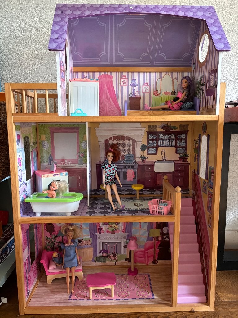 Poppenhuis (incl meubeltjes en poppen), Ophalen, Gebruikt, Poppenhuis