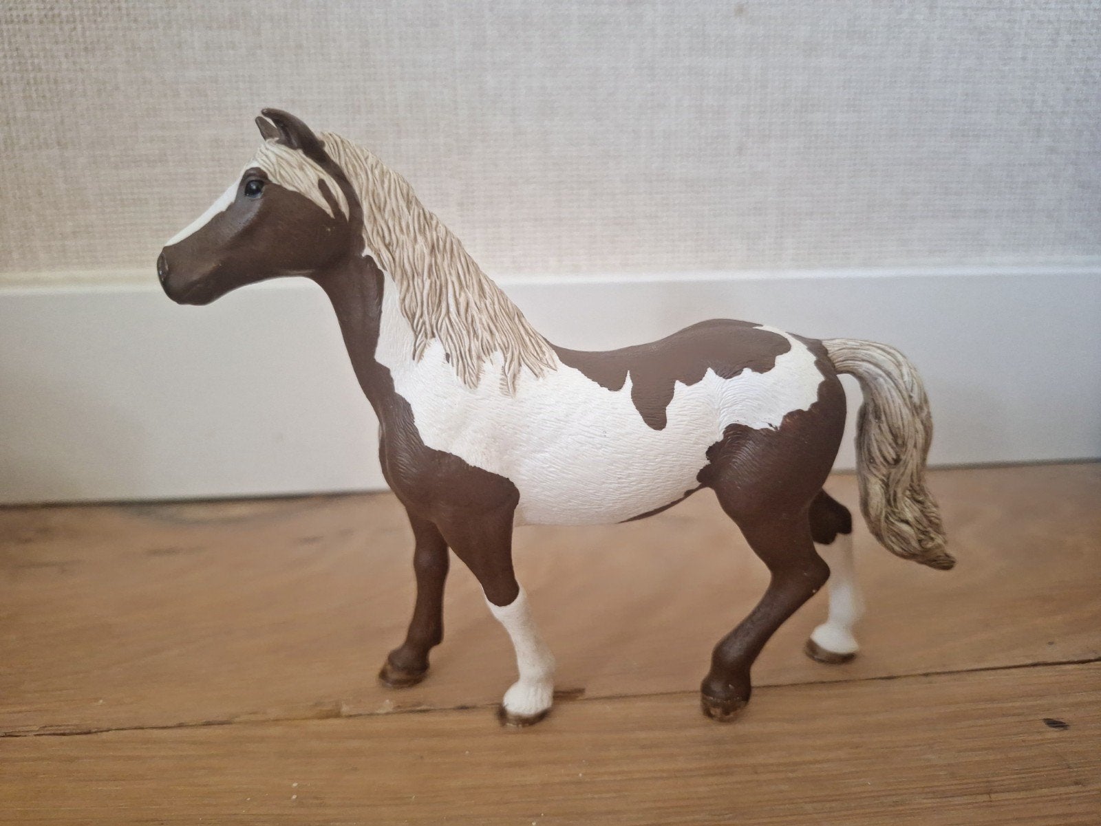 Schleich paard bruin-wit gevlekt, Ophalen of Verzenden, Gebruikt