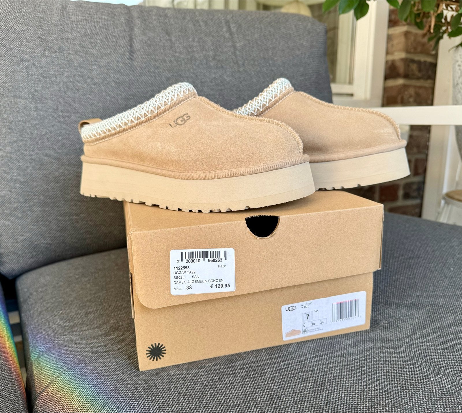Nieuwe UGG Tazz pantoffels sandkleur maat 38, Ophalen of Verzenden, Nieuw, Beige, Pantoffels of Sloffen