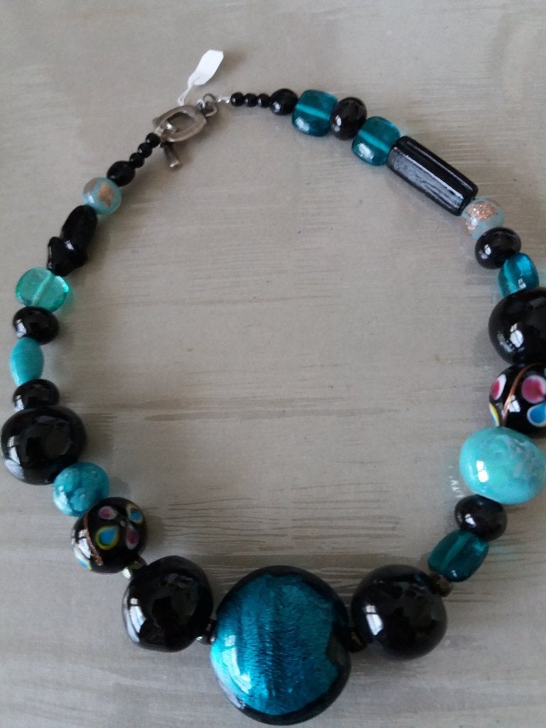 Zwart-groen design snoer, 50 cm, Sieraden, Tassen en Uiterlijk, Verzenden, Zo goed als nieuw, Overige kleuren, Steen of Mineraal