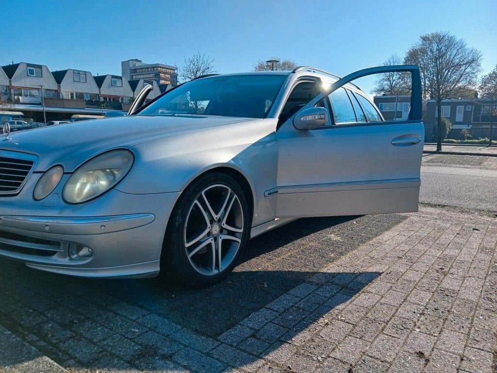 Mercedes-Benz E-Klasse 2.6 E240 Combi AUT 2003 Grijs, Auto's, Automaat, Achterwielaandrijving, Zwart, 2597 cc