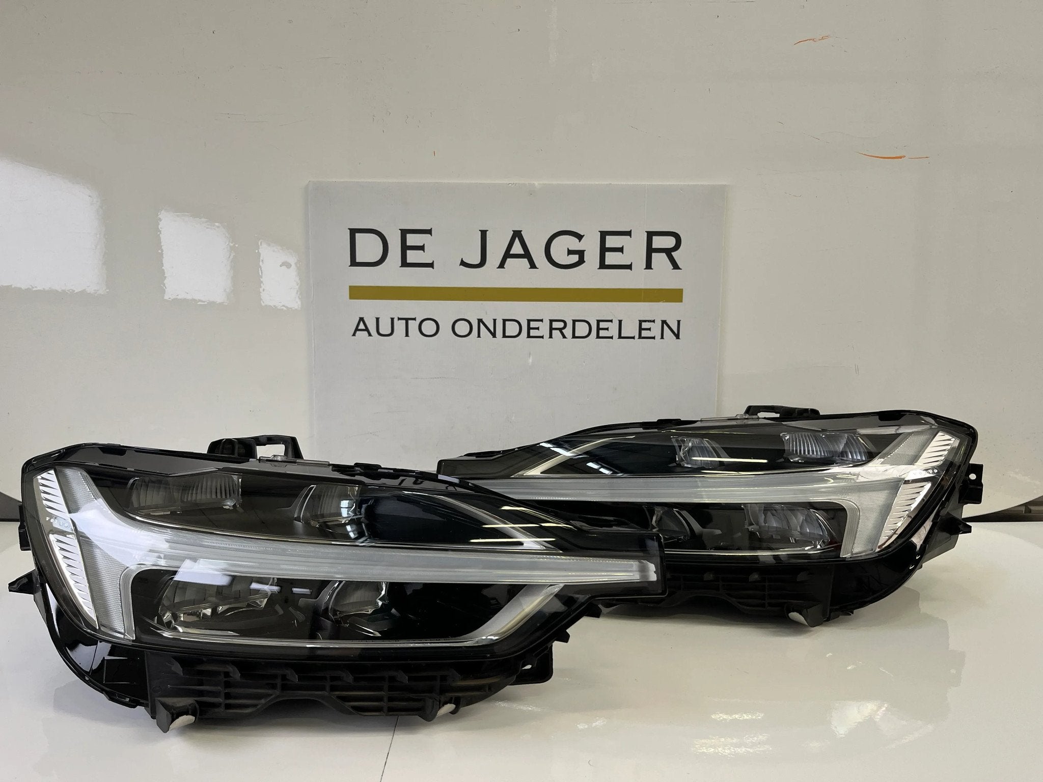 VOLVO XC60 2 VOL LED KOPLAMPEN SET 31420417 31655231, Auto-onderdelen, Verlichting, Gebruikt, Gunnar Engellaus vag 8
405 31  Gothenburg, SE