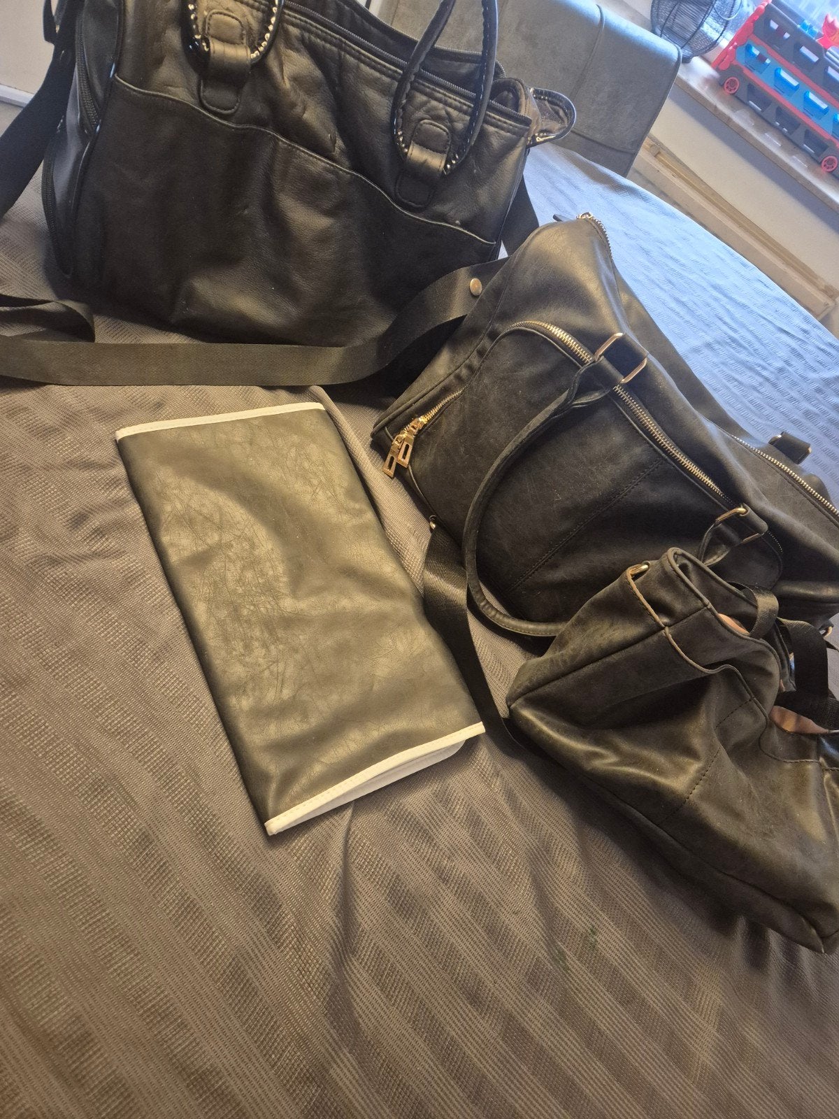 2 tassen voor babyspullen, Ophalen