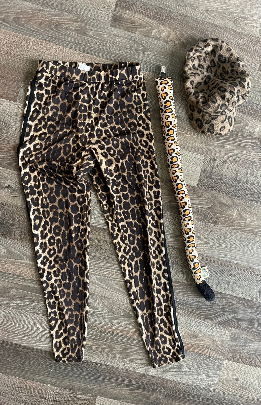 Panterprint outfit GRATIS, Kleding | Dames, Carnavalskleding en Feestkleding, Carnaval, Zo goed als nieuw, Kleding, Ophalen