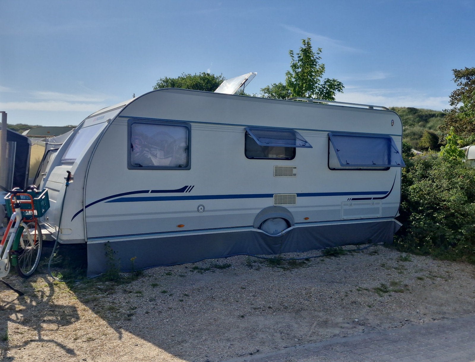 Adria Adora 562 UP (2010) met voortent, Caravans en Kamperen, Ringverwarming, Rondzit, Frans bed, Particulier