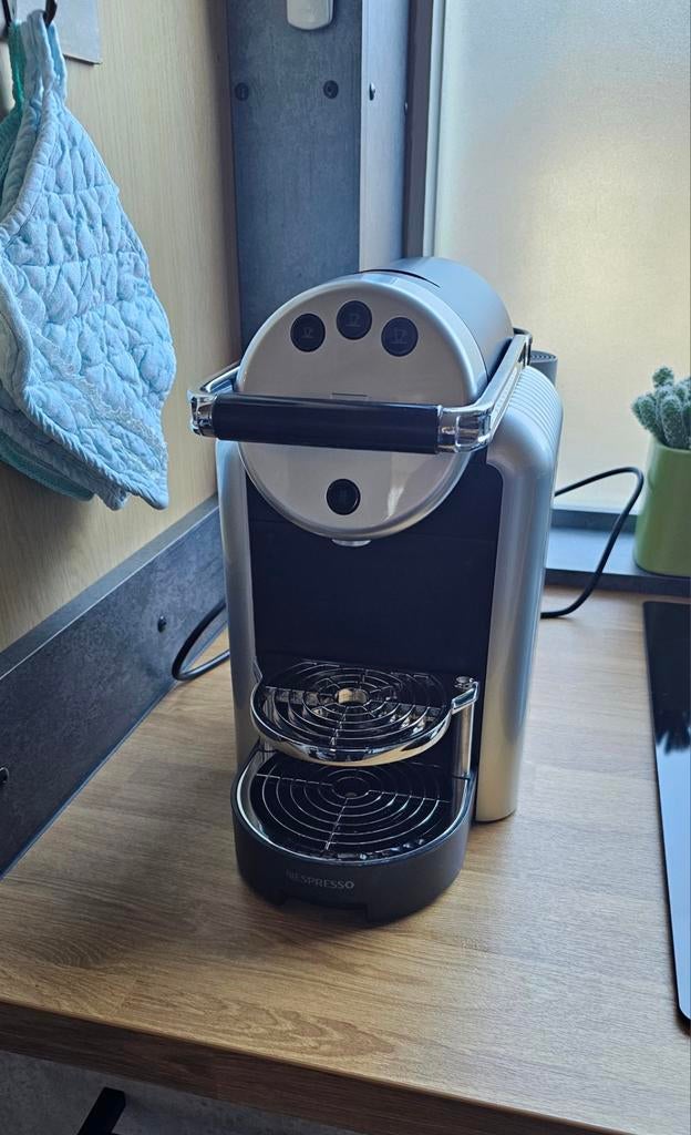 Zeer nette nespresso zenius ZN100., Witgoed en Apparatuur, Ophalen, Afneembaar waterreservoir, Overige typen, Koffiemachine