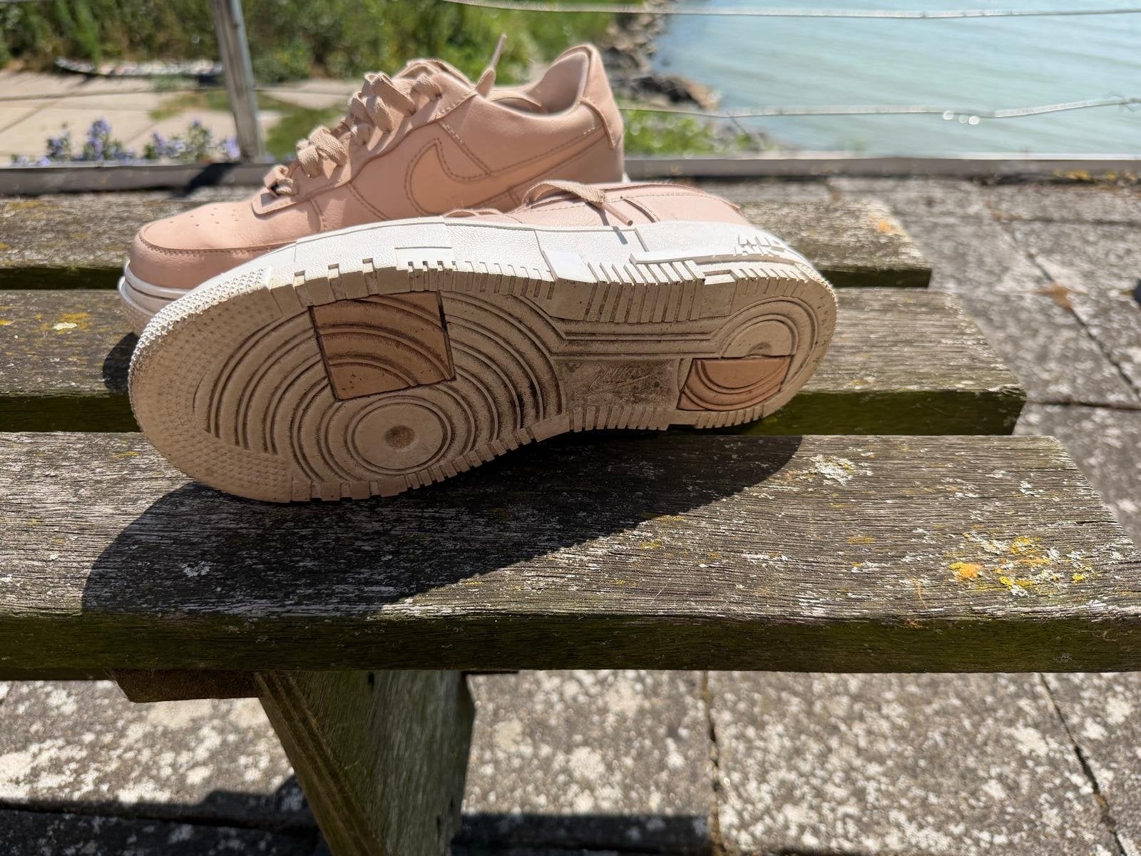 Nike Air Force 1 Pixel dames – lichtroze/beige – maat 40, Ophalen of Verzenden, Gedragen, Roze, Sneakers of Gympen